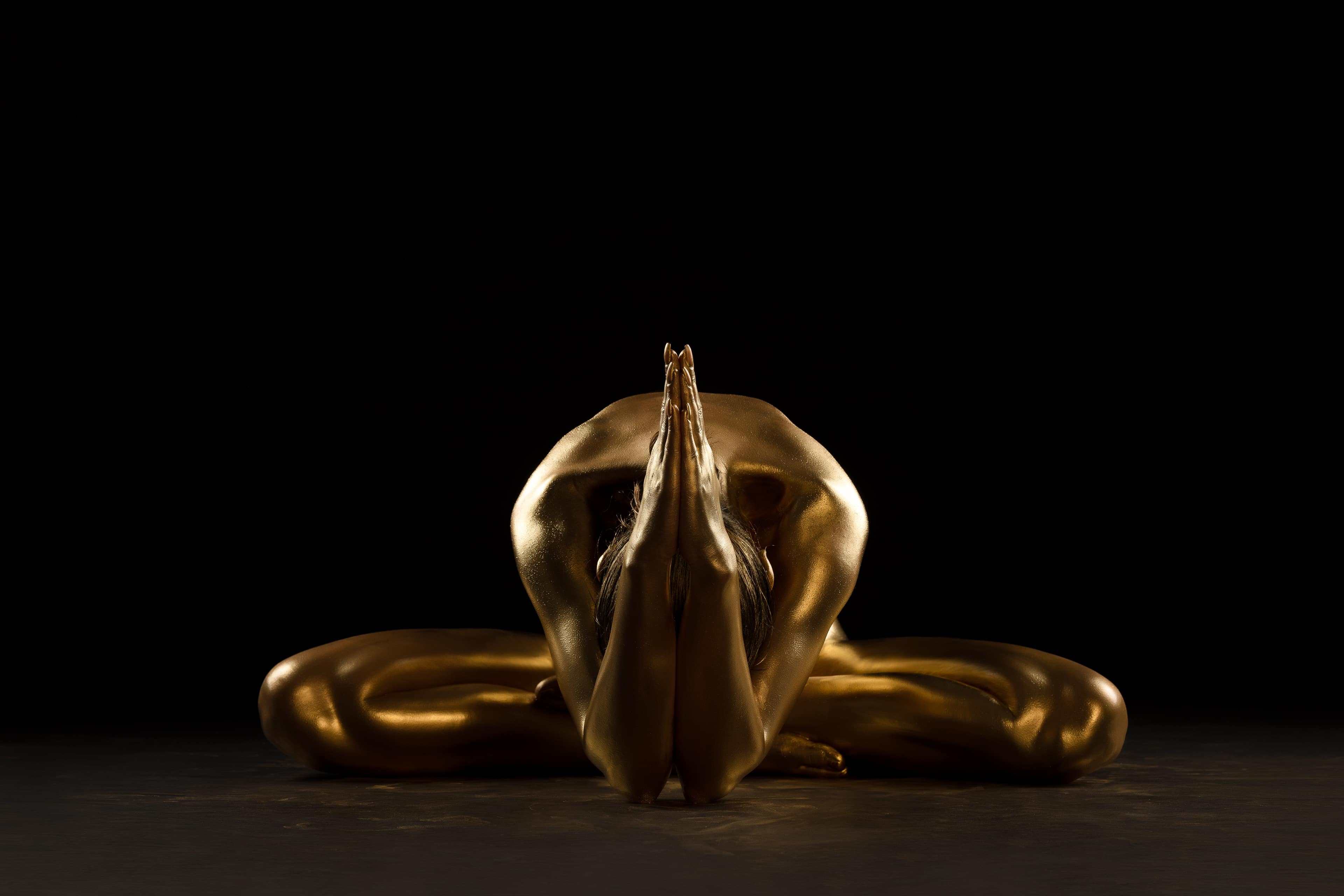 Gold Bodypainting Aktfotografie Hamburg: Einzigartige Fine Art Inszenierung von René Lüdke Photography